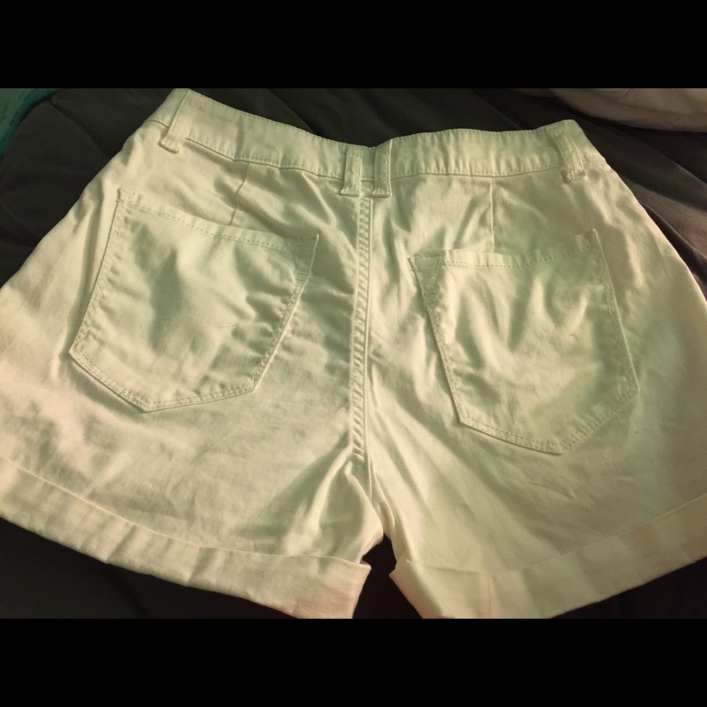 2.1 Denim White Shorts - Picture 2 of 2